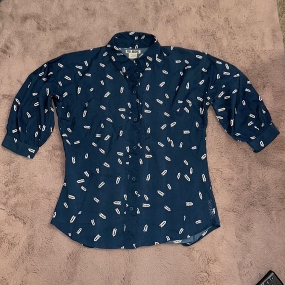 Cute, Blue Billabong Blouse with Slightly Puffed Sleeve Size M